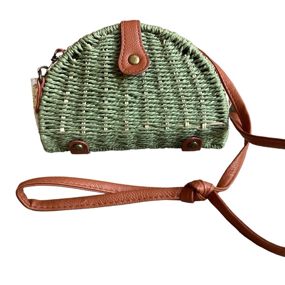 Vintage Style Small Green Wicker Bag Taco Crescent Shaped Boho - Picture 2 of 8